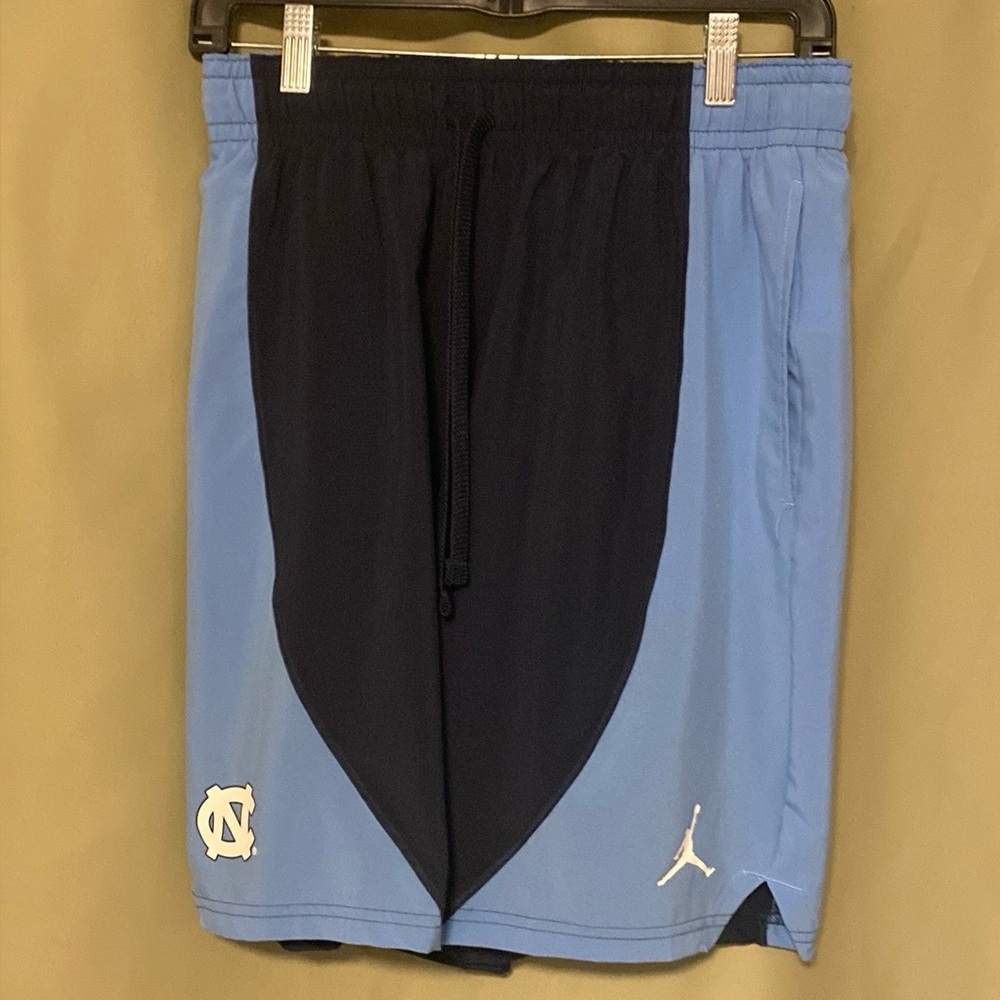 Jordan Navy North Carolina Tar Heels Performance Dri-Fit Practice shorts Sz L